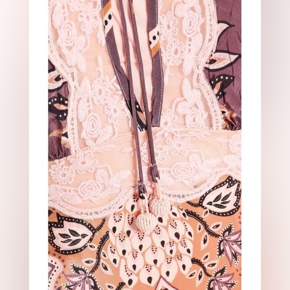 FARM Rio Glam Tapestry Lace Slip Dress Size M - Picture 3 of 8
